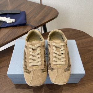 プラダ スニーカー 値段