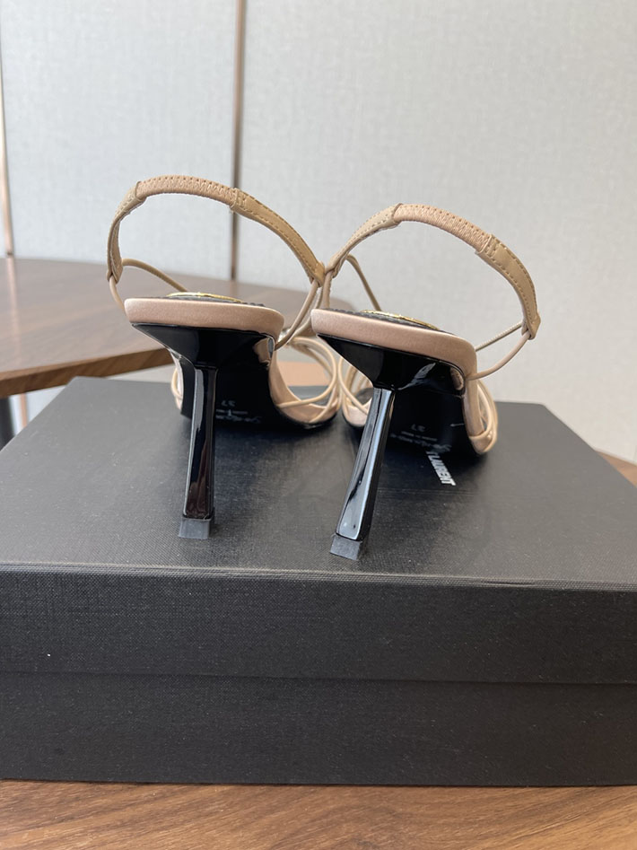 最高級サンローランスーパーコピー YSL 2026年春夏 新作 JERRY sandals in smooth leather ベージュ 2630590 イブサンローラン靴レディース - 画像 (5)