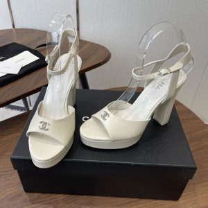 シャネル サンダル 定価