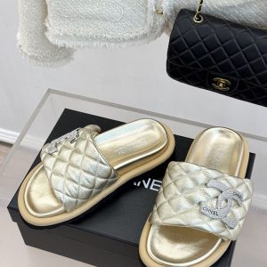 シャネル サンダル 定価