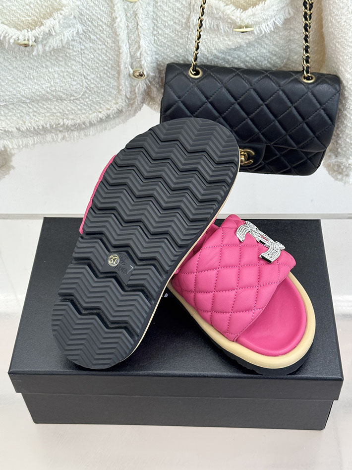 最高級シャネルスーパーコピー CHANEL 2026年春夏 新作 ラムスキン キルトウッド ミュール コーラルピンク 2630822 シャネル サンダル ピンク - 画像 (3)