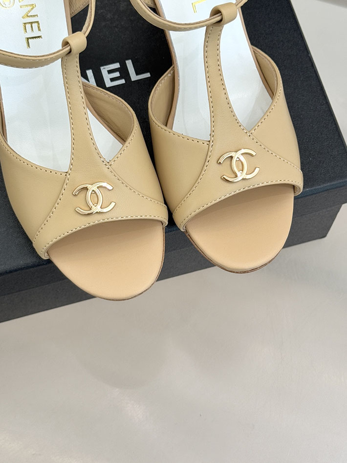 最高級シャネルスーパーコピー CHANEL 2026年 新作 Tストラップサンダル ココマーク ラムスキン ベージュ 2630853 シャネル サンダル 厚底 - 画像 (5)