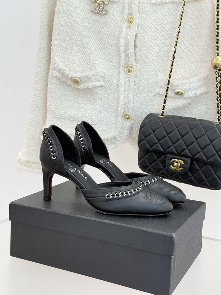 最高級シャネルスーパーコピー CHANEL サイドオープン チェーントリム パンプス ココマーク ブラック 2630882 シャネル シューズ レディース - 画像 (2)