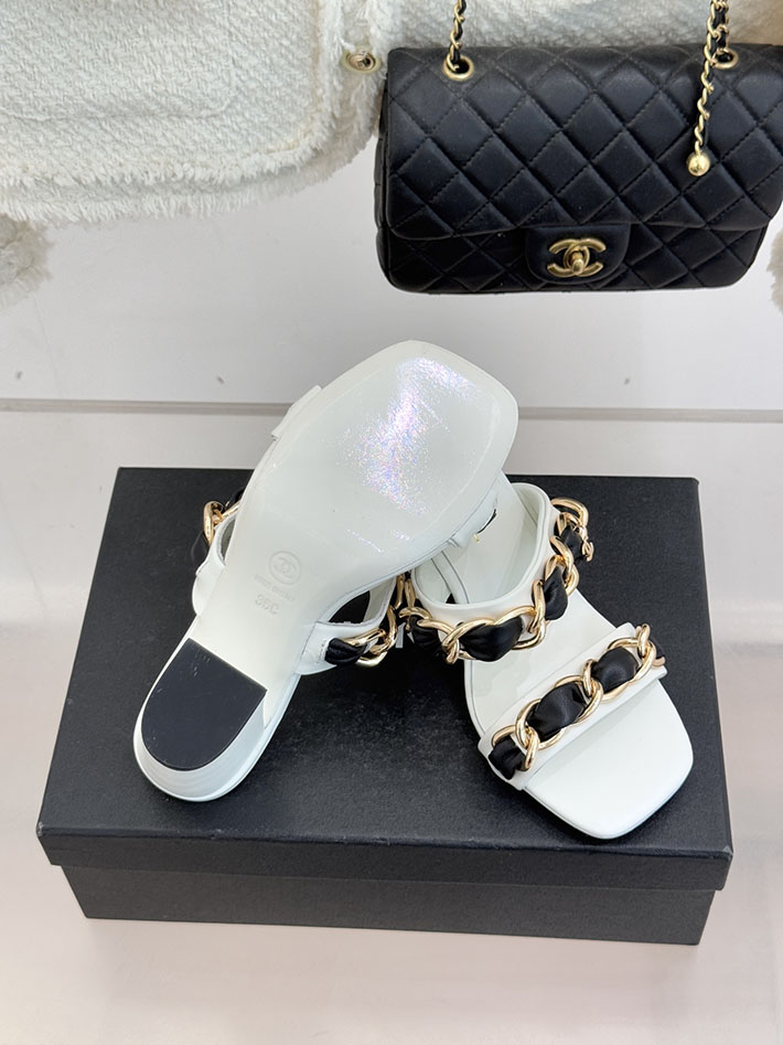 最高級シャネルスーパーコピー CHANEL ミュール 大人気 レザー サンダル レザーチェーン 2026新作 ホワイト 2630931 シャネル ミュール サンダル - 画像 (2)