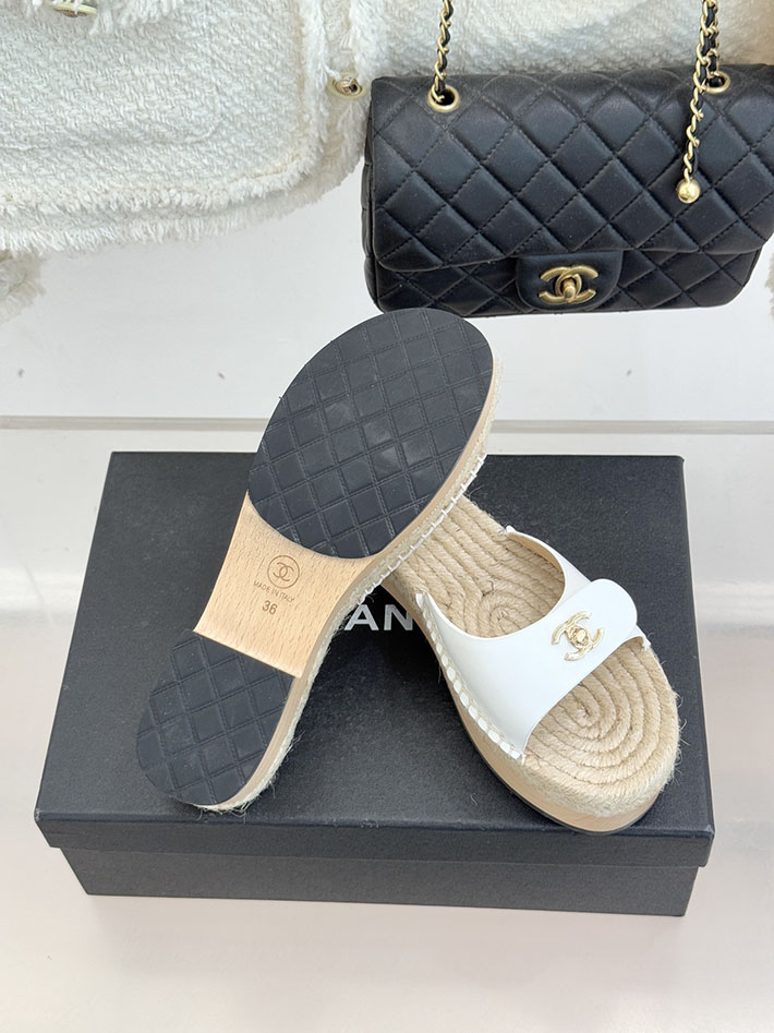 最高級シャネルスーパーコピー CHANEL サンダル ココマーク ウッドソール レザー キャンバス ホワイト 2630948 シャネル サンダル 定価 - 画像 (2)