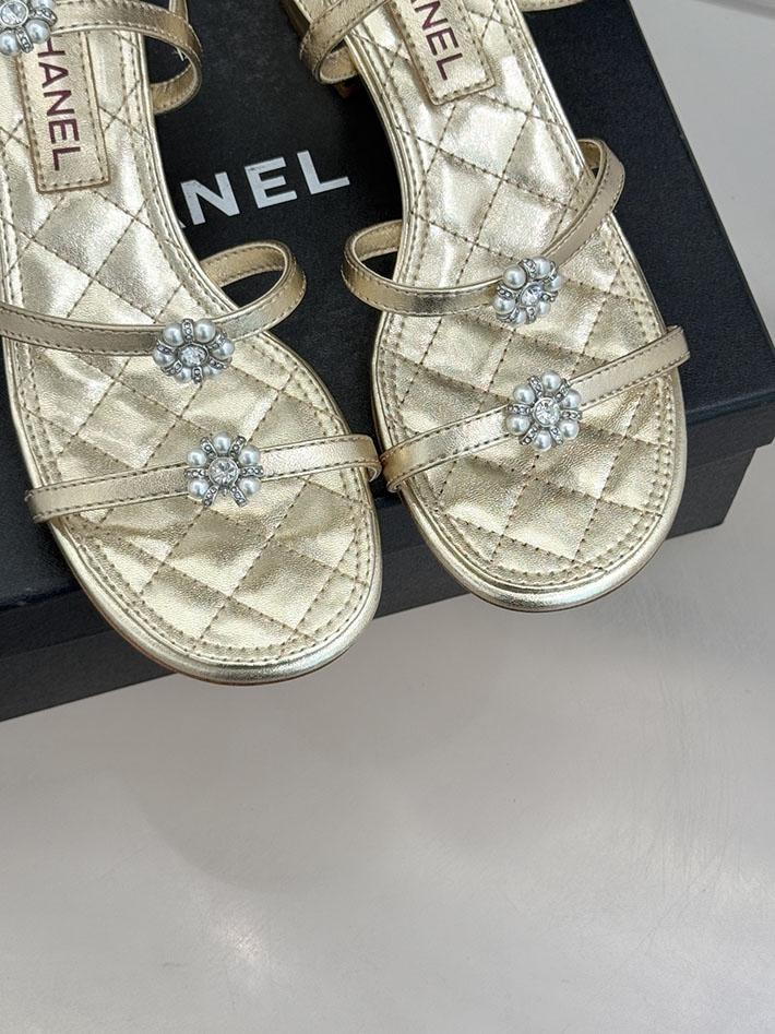 最高級シャネルスーパーコピー CHANEL ラグジュアリー サンダル ラミネート ラムスキン ゴールド 2630963 サンダル レディース おしゃれ - 画像 (4)