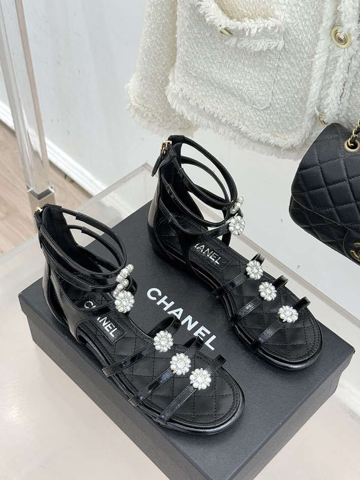 最高級シャネルスーパーコピー CHANEL グラディエーター サンダル ラミネート ラムスキン 新作 ブラック 2630965 シャネル サンダル 安い - 画像 (8)