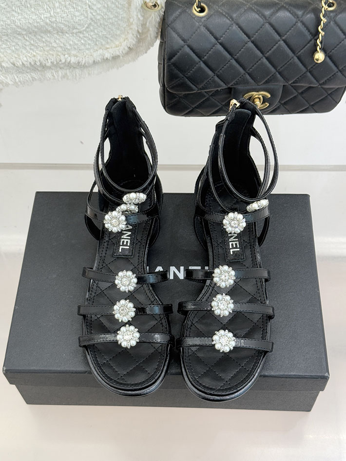 最高級シャネルスーパーコピー CHANEL グラディエーター サンダル ラミネート ラムスキン 新作 ブラック 2630965 シャネル サンダル 安い - 画像 (7)