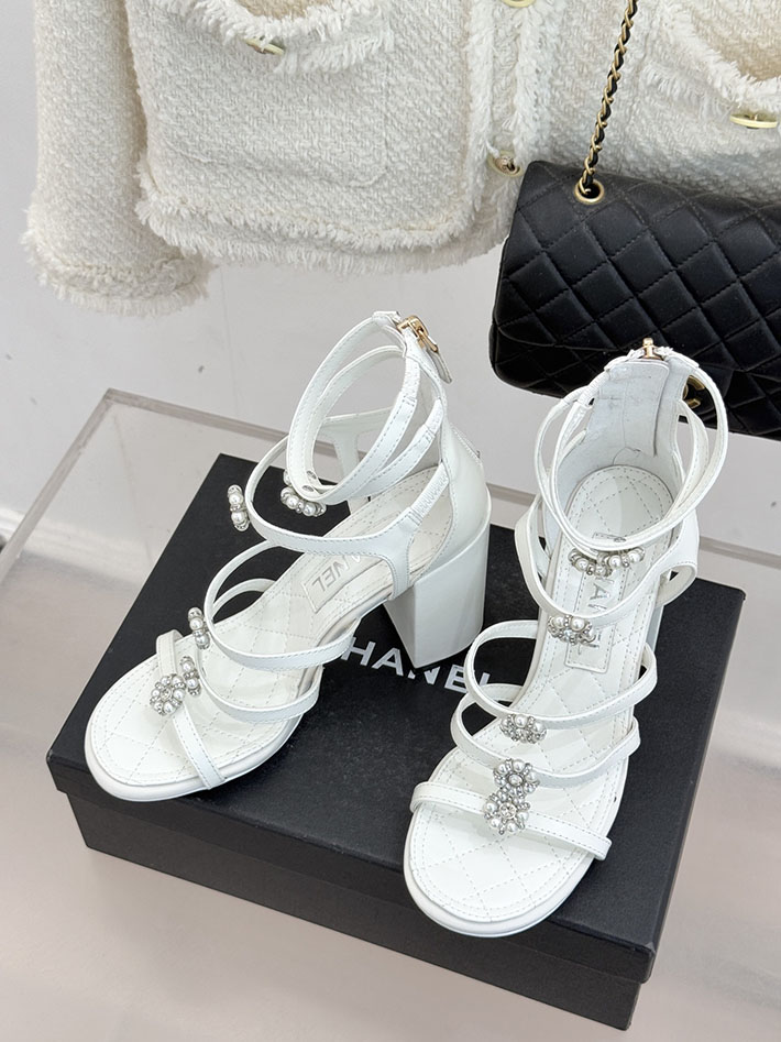 最高級シャネルスーパーコピー CHANEL チャンキーヒール グラディエーター ラミネート ラムスキン ホワイト 2630967 シャネル サンダル 定価 - 画像 (9)