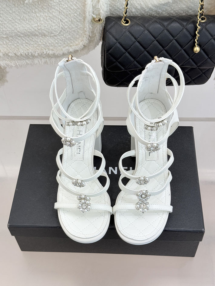最高級シャネルスーパーコピー CHANEL チャンキーヒール グラディエーター ラミネート ラムスキン ホワイト 2630967 シャネル サンダル 定価 - 画像 (7)