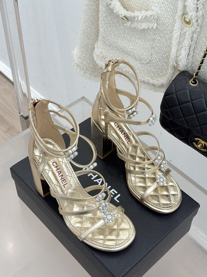 最高級シャネルスーパーコピー CHANEL チャンキーヒール グラディエーター ラミネート ラムスキン ホワイト 2630968 シャネル サンダル 新作 - 画像 (8)