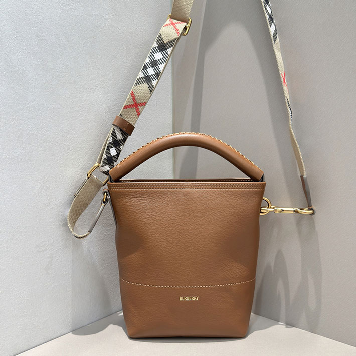 バーバリー バッグ アウトレット Burberry ミニ Bクリップ バケットバッグ ヘーゼルブラウン 81235981 レディース バーバリー バッグ - 画像 (8)