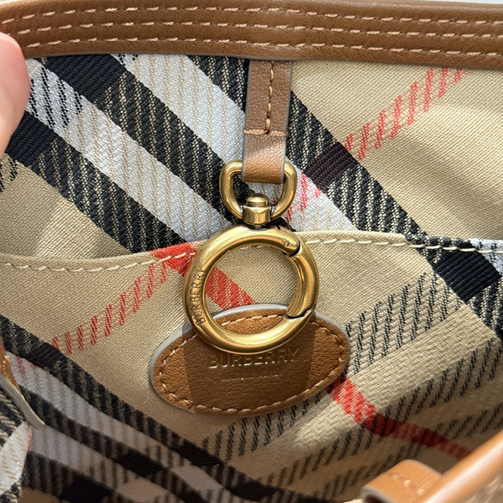 バーバリー バッグ アウトレット Burberry ミニ Bクリップ バケットバッグ ヘーゼルブラウン 81235981 レディース バーバリー バッグ - 画像 (4)