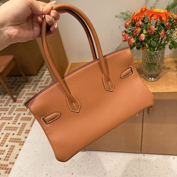 ショルダーバーキン29の定価 HERMES バーキンショルダーライト 29 ゴールド エバーカラー シルバー金具 H085236CK37 ショルダーバーキン29 定価 - 画像 (4)