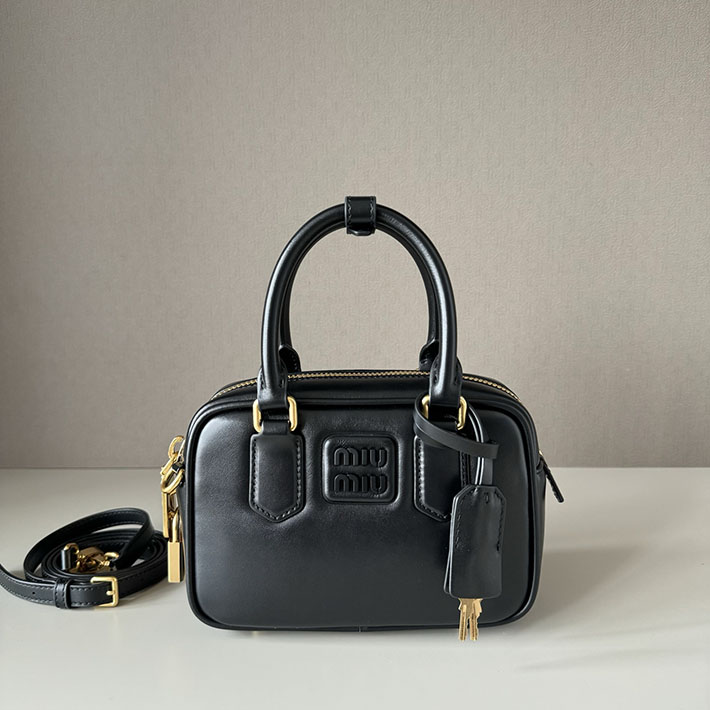 Miumiu バッグ 安い