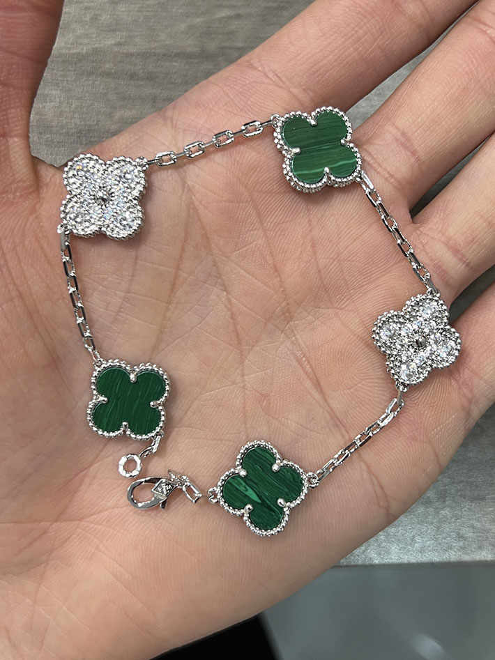 最高級ヴァンクリーフスーパーコピー VAN CLEEF&ARPELS ヴィンテージ アルハンブラ ブレスレット 5モチーフ VCARO7GQ00 ヴァンクリーフ 安い国 - 画像 (3)