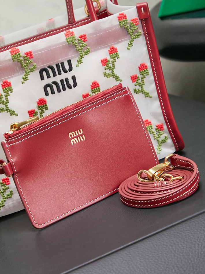 最高級MiuMiuスーパーコピー ミュウミュウ エンブロイダリーメッシュ トップハンドルバッグ レッド 5BA310_2IHV_F0011 ミュウミュウ トートバッグ アウトレット - 画像 (9)
