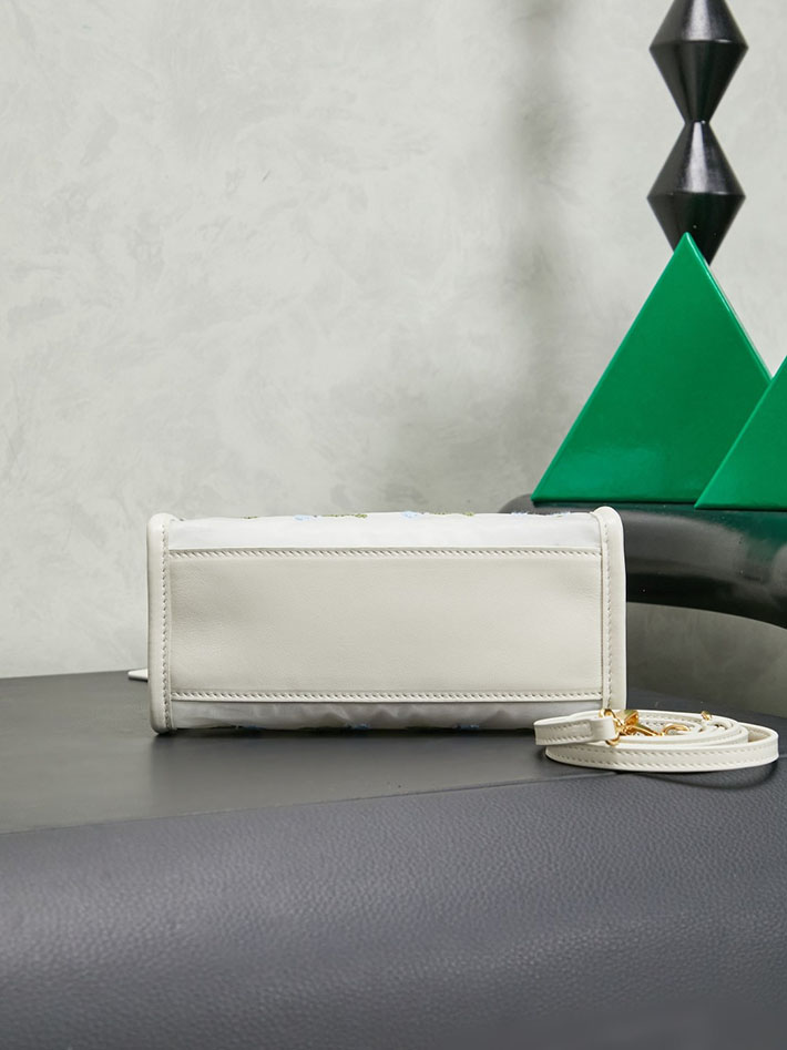 最高級MiuMiuスーパーコピー ミュウミュウ エンブロイダリーメッシュ トップハンドルバッグ ホワイト 5BA310_2IHV_F0009 MIUMIU トートバッグ キャンバス - 画像 (6)