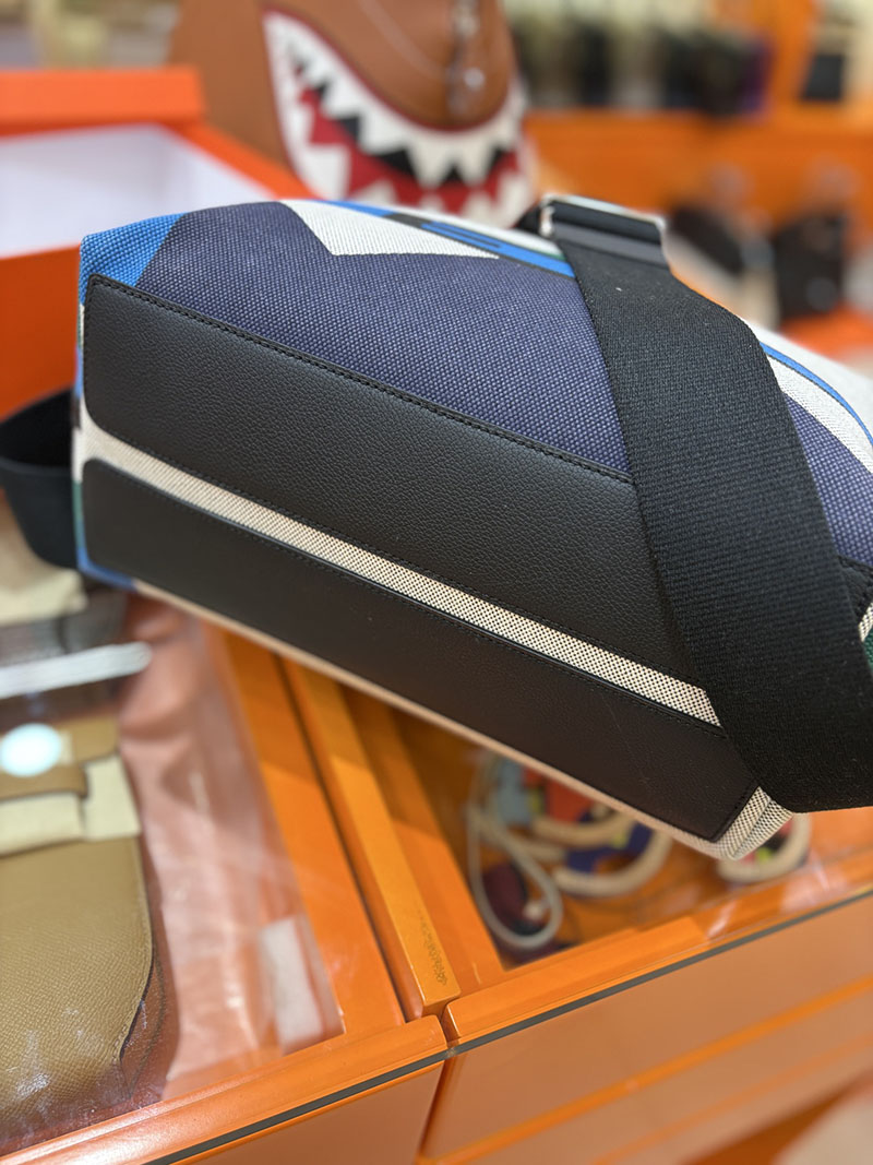 エルメス メンズバッグ HERMES R.M.S 12H bag フール トゥ バッグ ブルーイドラ トワルアッシュ シルバー金具 H086064CKAB エルメス フールトゥ 定価 - 画像 (3)