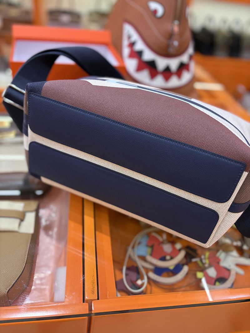 エルメス メンズバッグ HERMES R.M.S 12H bag フール トゥ バッグ ブルーインディゴ トワルアッシュ シルバー金具 H086064CKAC エルメス バッグ 種類 - 画像 (3)