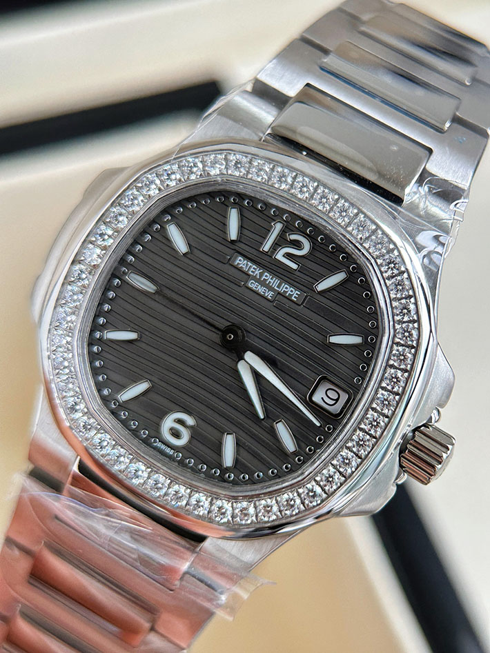 最高級パテックフィリップスーパーコピー ノーチラス 7018/1A-011 ダイヤモンド ホワイトゴールド 2635308 パテックフィリップコピー - 画像 (7)