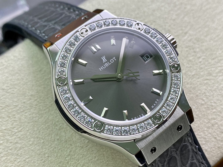 最高級ウブロスーパーコピー HUBLOT クラシックフュージョン チタニウム レーシンググレー 33mm 581.7071.LR.1104 ウブロ 時計 レディース - 画像 (9)