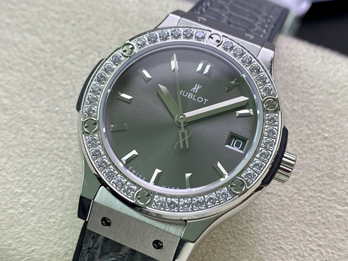 最高級ウブロスーパーコピー HUBLOT クラシックフュージョン チタニウム レーシンググレー 33mm 581.7071.LR.1104 ウブロ 時計 レディース - 画像 (8)
