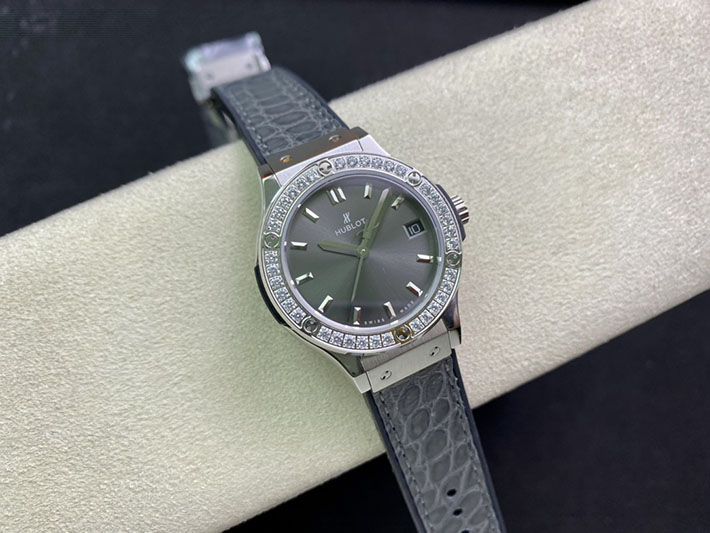 最高級ウブロスーパーコピー HUBLOT クラシックフュージョン チタニウム レーシンググレー 33mm 581.7071.LR.1104 ウブロ 時計 レディース - 画像 (7)