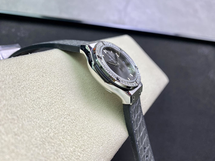 最高級ウブロスーパーコピー HUBLOT クラシックフュージョン チタニウム レーシンググレー 33mm 581.7071.LR.1104 ウブロ 時計 レディース - 画像 (6)