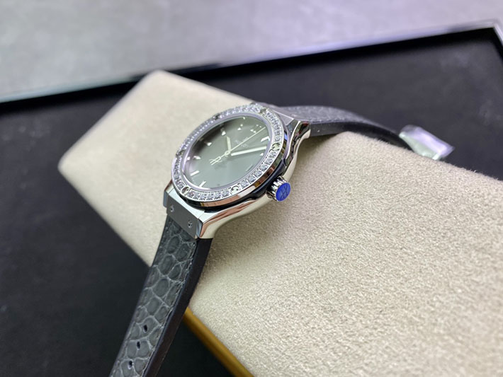 最高級ウブロスーパーコピー HUBLOT クラシックフュージョン チタニウム レーシンググレー 33mm 581.7071.LR.1104 ウブロ 時計 レディース - 画像 (5)
