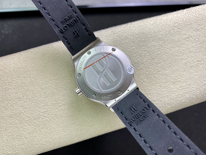 最高級ウブロスーパーコピー HUBLOT クラシックフュージョン チタニウム レーシンググレー 33mm 581.7071.LR.1104 ウブロ 時計 レディース - 画像 (4)