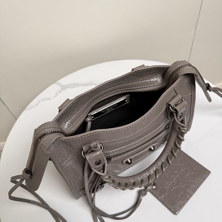 最高級 バレンシアガバッグコピー BALENCIAGA Le City バッグ ミニ 2026新作 ダーク ノワ 8657632ACFH5848 バレンシアガ シティ ミニ - 画像 (4)