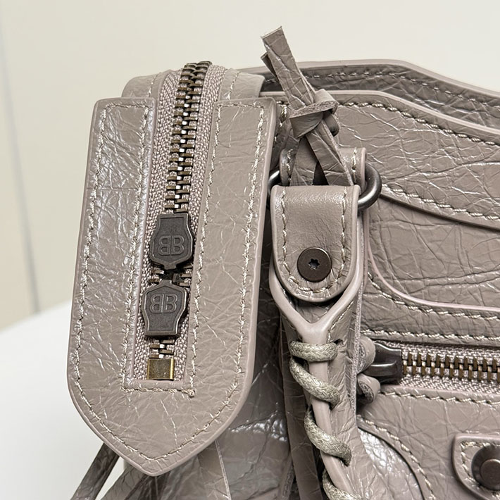 最高級 バレンシアガバッグコピー BALENCIAGA Le City バッグ ミニ 2026新作 ダーク ノワ 8657632ACFH5848 バレンシアガ シティ ミニ - 画像 (3)