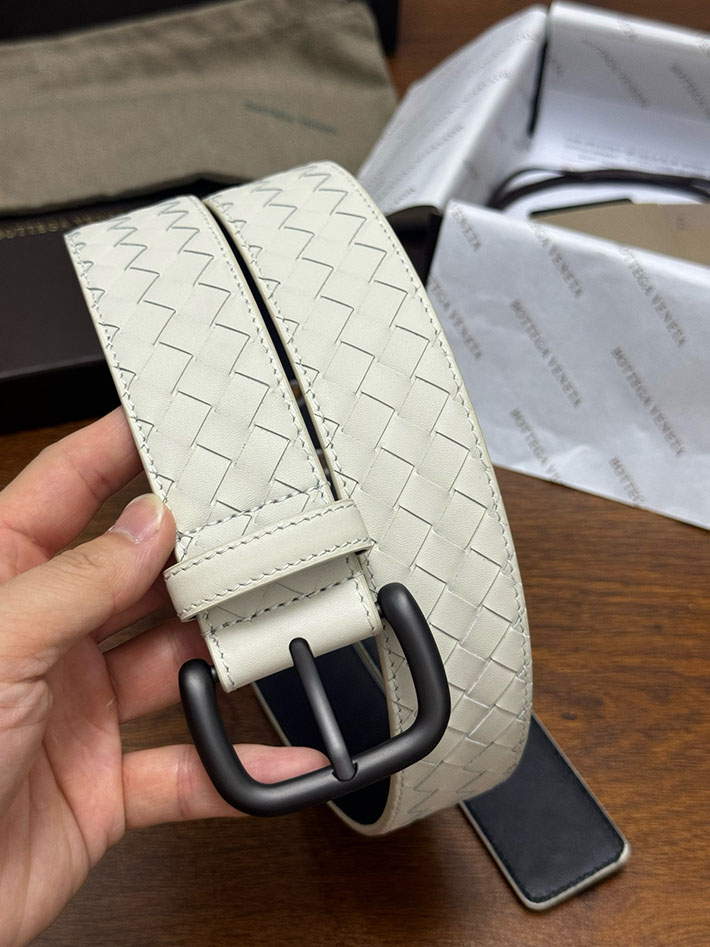 最高級ボッテガヴェネタコピー Bottega Veneta ベルト イントレチャートレザーベルト ホワイト ブラック 2635403 ボッテガ ベルト アウトレット - 画像 (4)