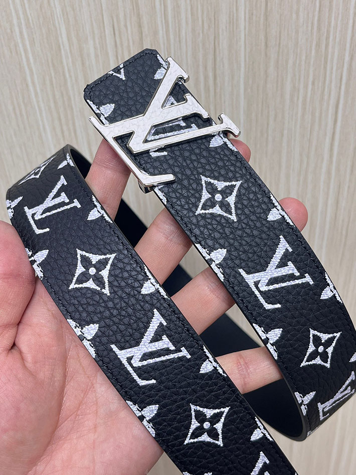 最高級ルイヴィトンスーパーコピー LV ベルト イニシャル モノグラム グロウ イン ザ ダーク 40MM リバーシブル 2635428 ルイヴィトン ベルト リバーシブル - 画像 (6)