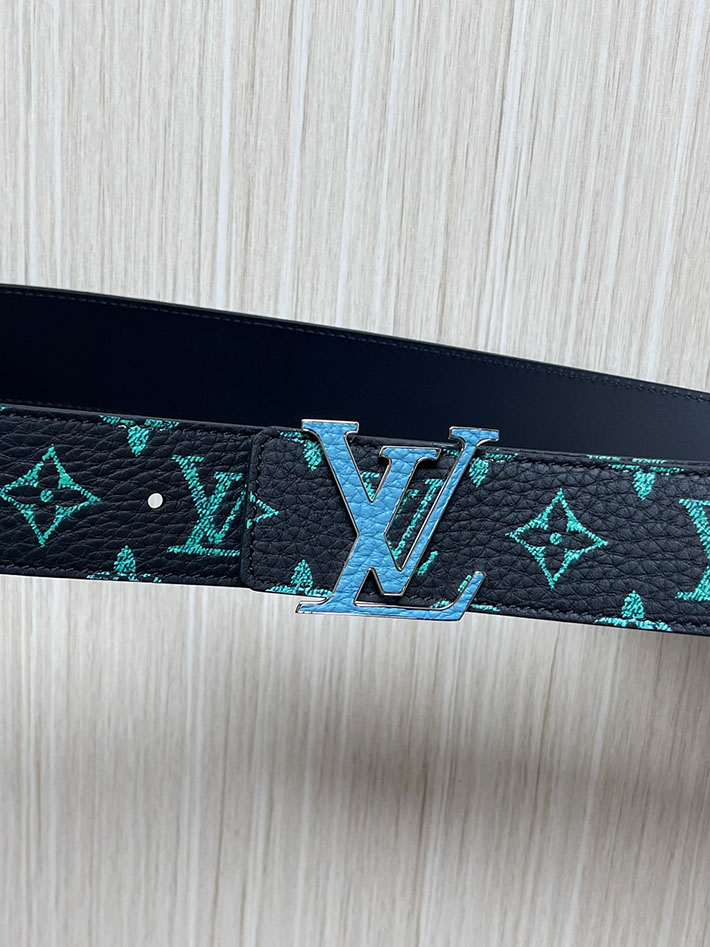 最高級ルイヴィトンスーパーコピー LV ベルト イニシャル モノグラム グロウ イン ザ ダーク 40MM リバーシブル 2635430 ルイヴィトン ベルト モノグラム - 画像 (4)