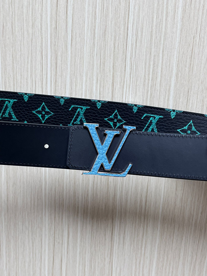 最高級ルイヴィトンスーパーコピー LV ベルト イニシャル モノグラム グロウ イン ザ ダーク 40MM リバーシブル 2635430 ルイヴィトン ベルト モノグラム - 画像 (3)