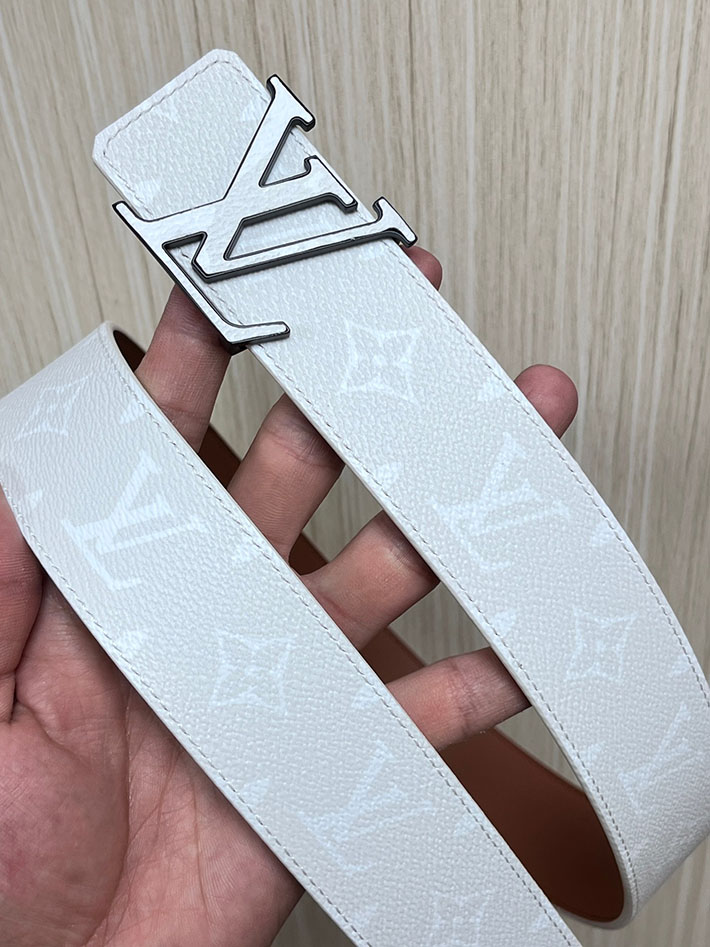 最高級ルイヴィトンスーパーコピー LV ベルト イニシャル モノグラム グロウ イン ザ ダーク 40MM リバーシブル 2635433 ルイヴィトンベルトコピー - 画像 (6)