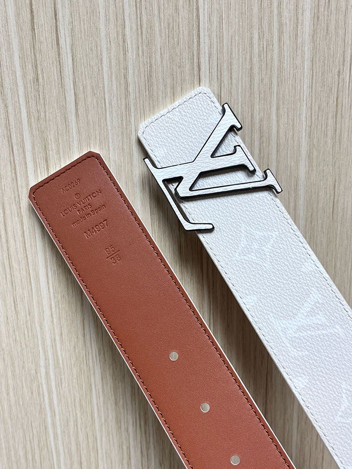 最高級ルイヴィトンスーパーコピー LV ベルト イニシャル モノグラム グロウ イン ザ ダーク 40MM リバーシブル 2635433 ルイヴィトンベルトコピー - 画像 (5)