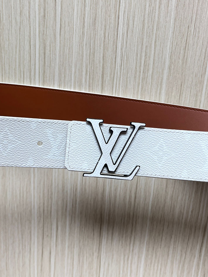 最高級ルイヴィトンスーパーコピー LV ベルト イニシャル モノグラム グロウ イン ザ ダーク 40MM リバーシブル 2635433 ルイヴィトンベルトコピー - 画像 (3)