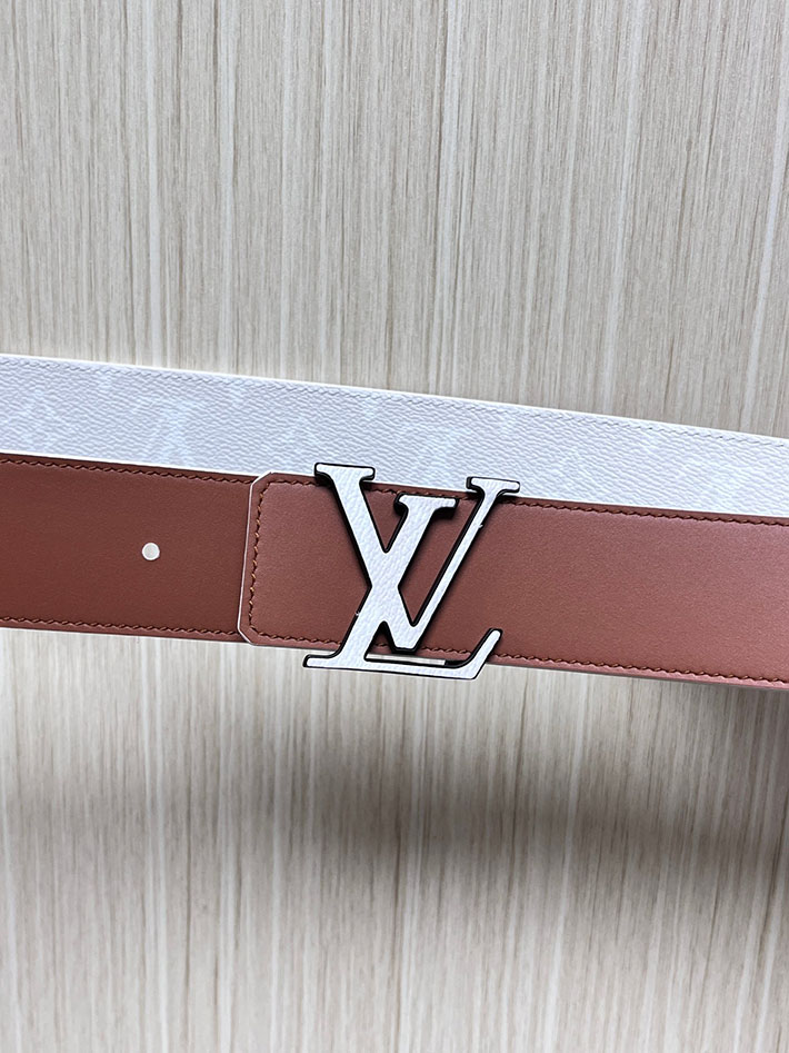 最高級ルイヴィトンスーパーコピー LV ベルト イニシャル モノグラム グロウ イン ザ ダーク 40MM リバーシブル 2635433 ルイヴィトンベルトコピー - 画像 (2)