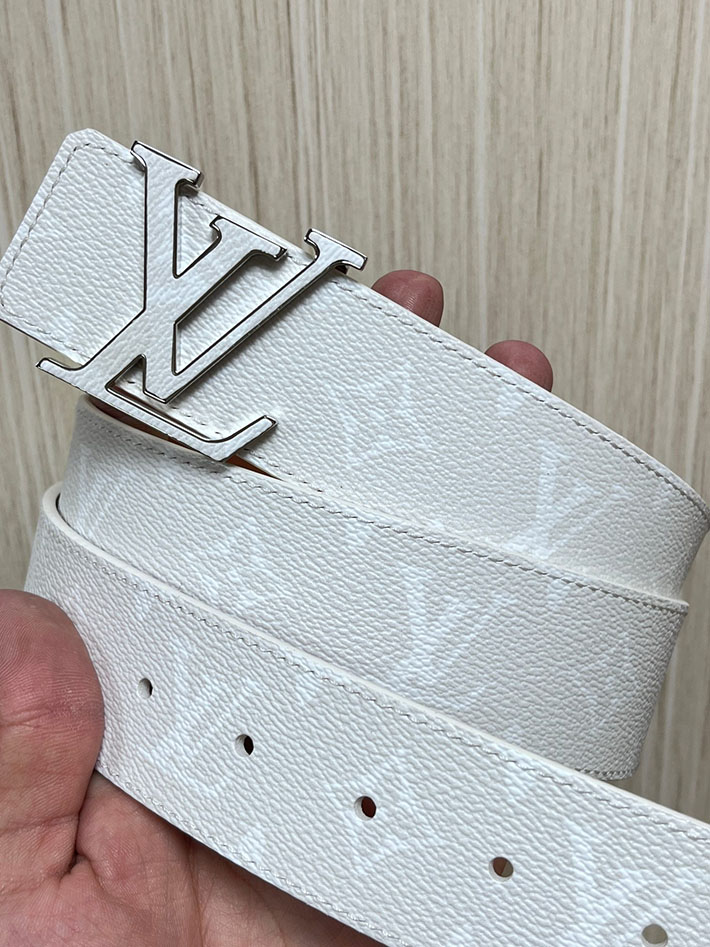 最高級ルイヴィトンスーパーコピー LV ベルト イニシャル モノグラム グロウ イン ザ ダーク 40MM リバーシブル 2635434 ヴィトン ベルト 安い - 画像 (7)