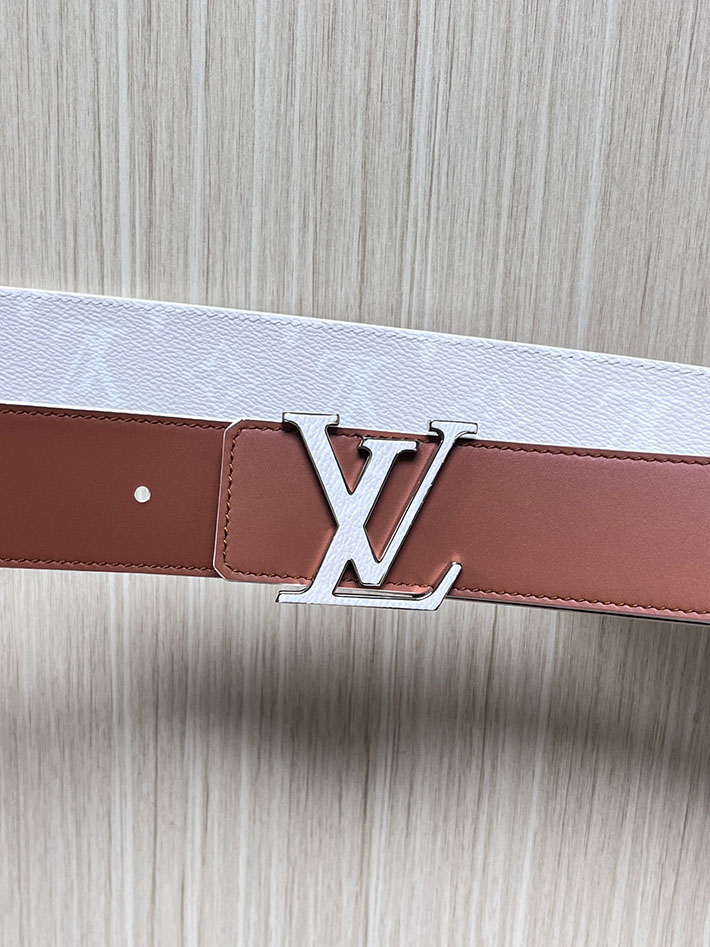 最高級ルイヴィトンスーパーコピー LV ベルト イニシャル モノグラム グロウ イン ザ ダーク 40MM リバーシブル 2635434 ヴィトン ベルト 安い - 画像 (2)