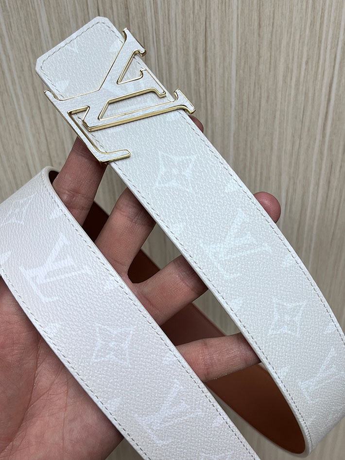 最高級ルイヴィトンスーパーコピー LV ベルト イニシャル モノグラム グロウ イン ザ ダーク 40MM リバーシブル 2635435 ヴィトン ベルト メンズ 人気 - 画像 (6)