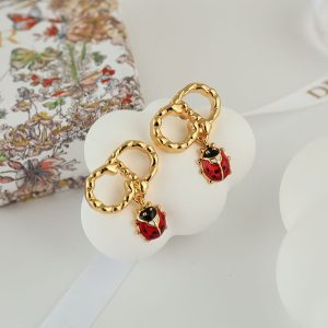 ディオール ピアス 芸能人