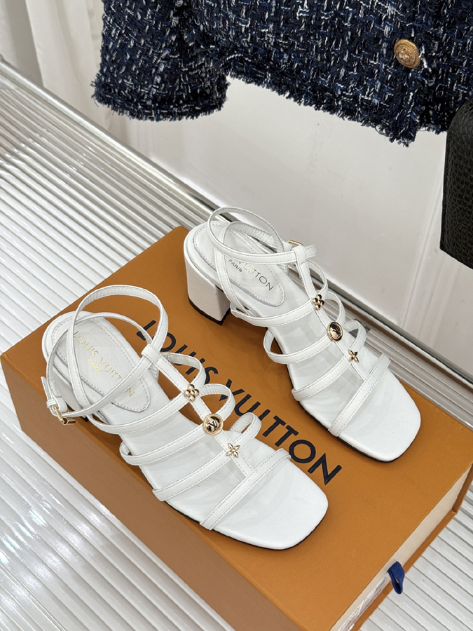 最高級ルイヴィトンスーパーコピー 靴 LV 26WF サンダル スクエアトゥ ブロックヒール ホワイト ルイヴィトン サンダル レディース - 画像 (3)