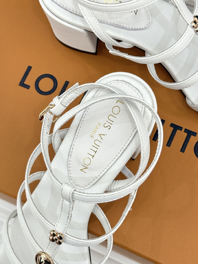 最高級ルイヴィトンスーパーコピー 靴 LV 26WF サンダル スクエアトゥ ブロックヒール ホワイト ルイヴィトン サンダル レディース - 画像 (8)