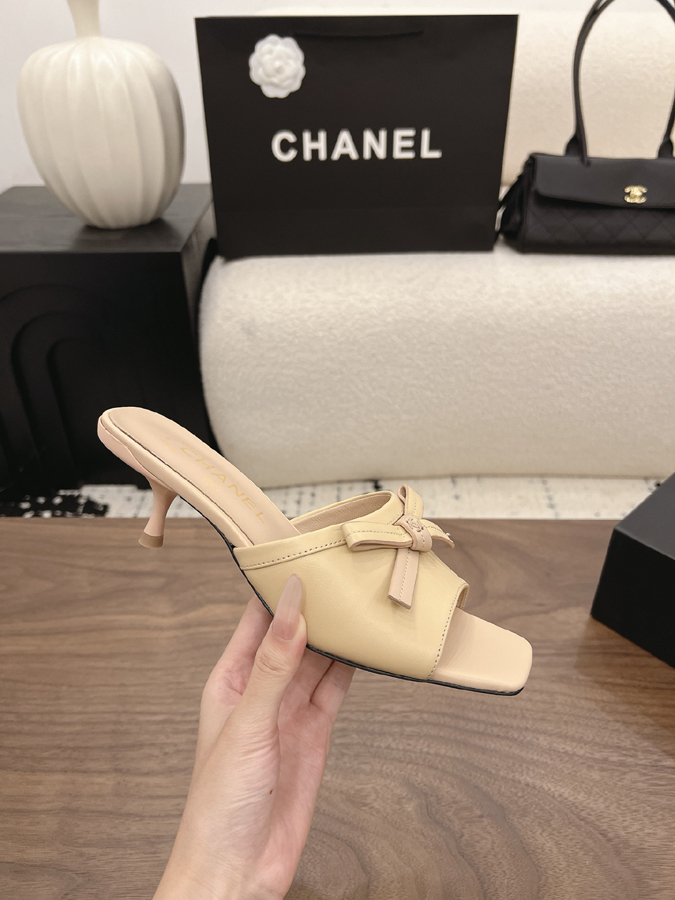 最高級シャネルスーパーコピー CHANEL レディース ミュール リボン デコルテ スクエアトゥ オフホワイト 春夏 フェミニン 上品 ラムスキン サンダル シャネルサンダル値段 - 画像 (5)