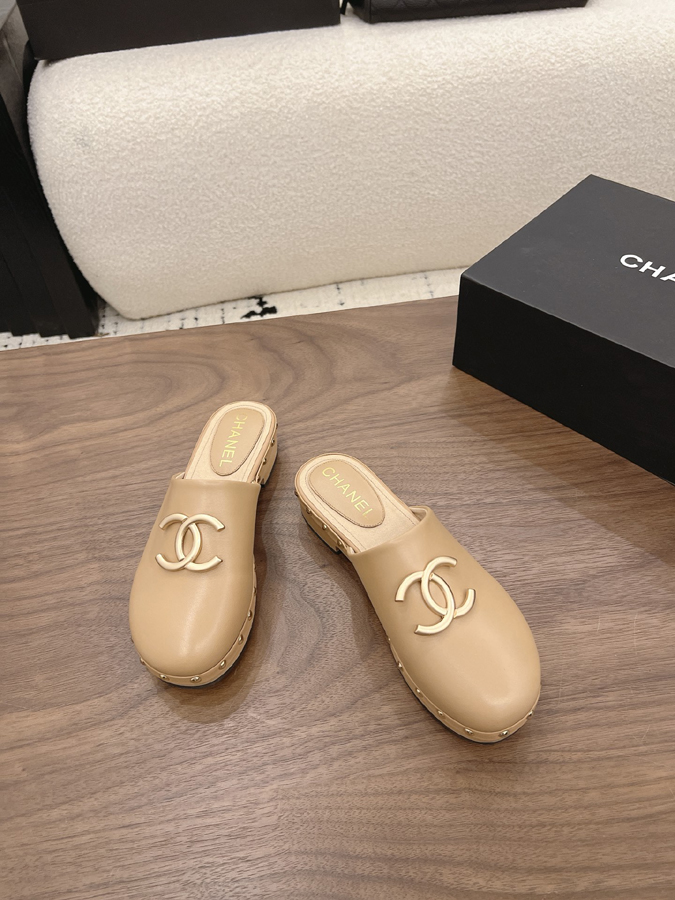 最高級シャネルスーパーコピー CHANEL 【シャネル】ダブルC パール スタッズ ミュール キャメル レザー サンダル - 画像 (2)