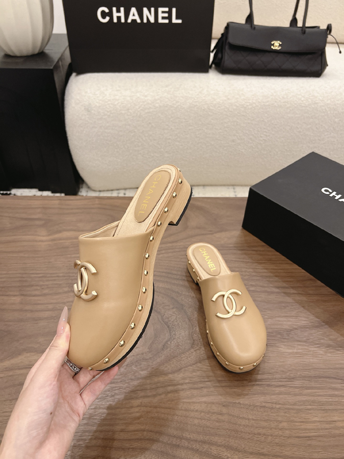 最高級シャネルスーパーコピー CHANEL 【シャネル】ダブルC パール スタッズ ミュール キャメル レザー サンダル - 画像 (4)